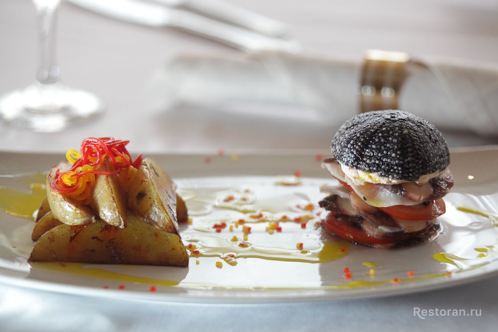 Гратен из осьминога с морским ежом и томленым картофелем в жасмине от ресторана «Арт Отеля» - фотография № 21