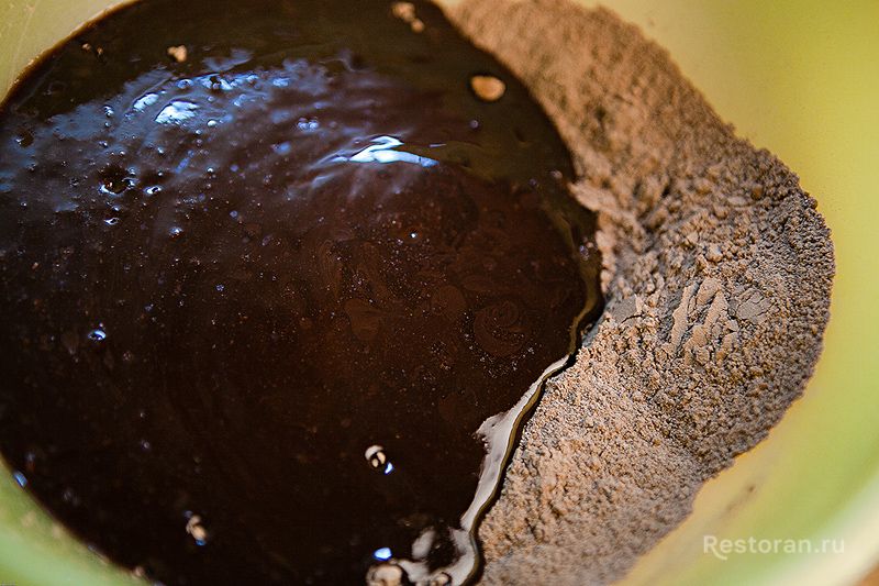 Шоколадный пирог с грушей - фотография № 7