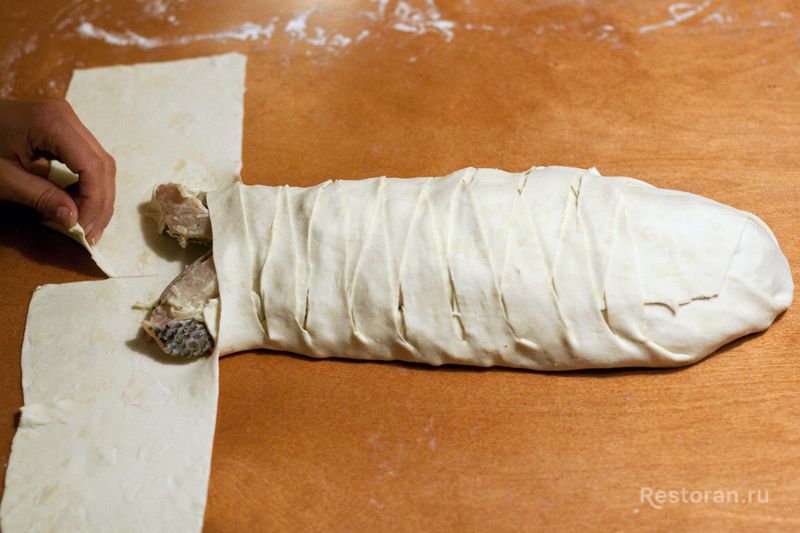 Пирог с муксуном в форме рыбки от ресторана «Чемодан» - фотография № 19