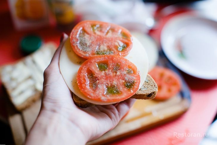 Горячий сэндвич с помидором - фотография № 4