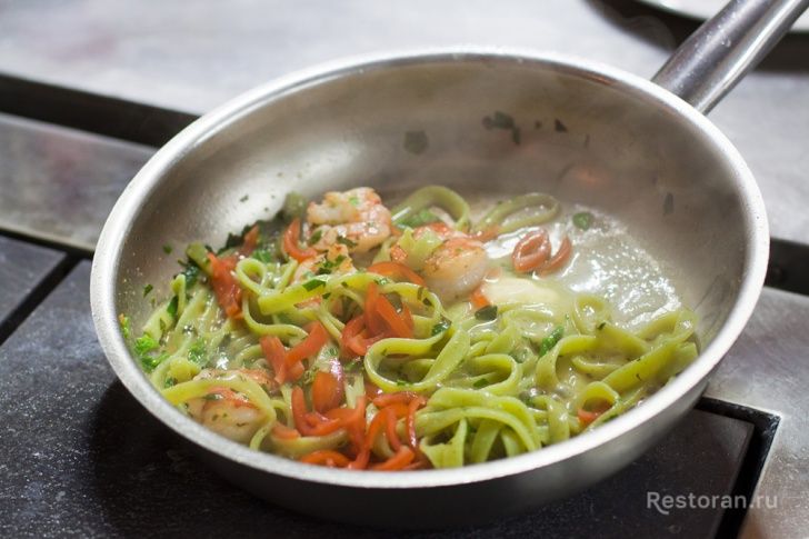 Феттучини-шпинат с креветками и пармской ветчиной из ресторана Osteria Numero Uno - фотография № 16