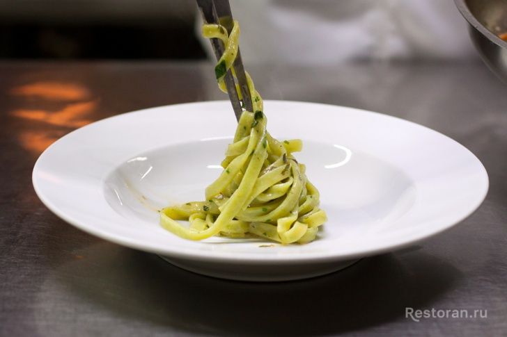 Феттучини-шпинат с креветками и пармской ветчиной из ресторана Osteria Numero Uno - фотография № 19