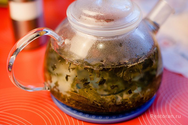 Холодный зеленый чай с персиками и мятой - фотография № 1