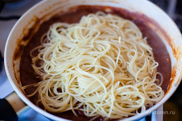 Спагетти с томатным соусом и каперсами - фотография № 10