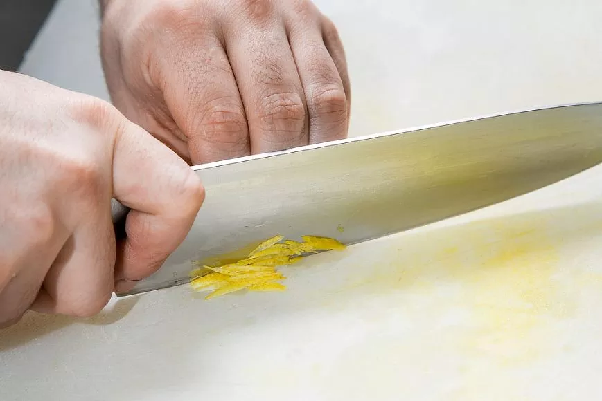 Кускус с гремолатой, сегментами апельсина, грибами и печёным кабачком от су-шефа ресторана «Рассольников»