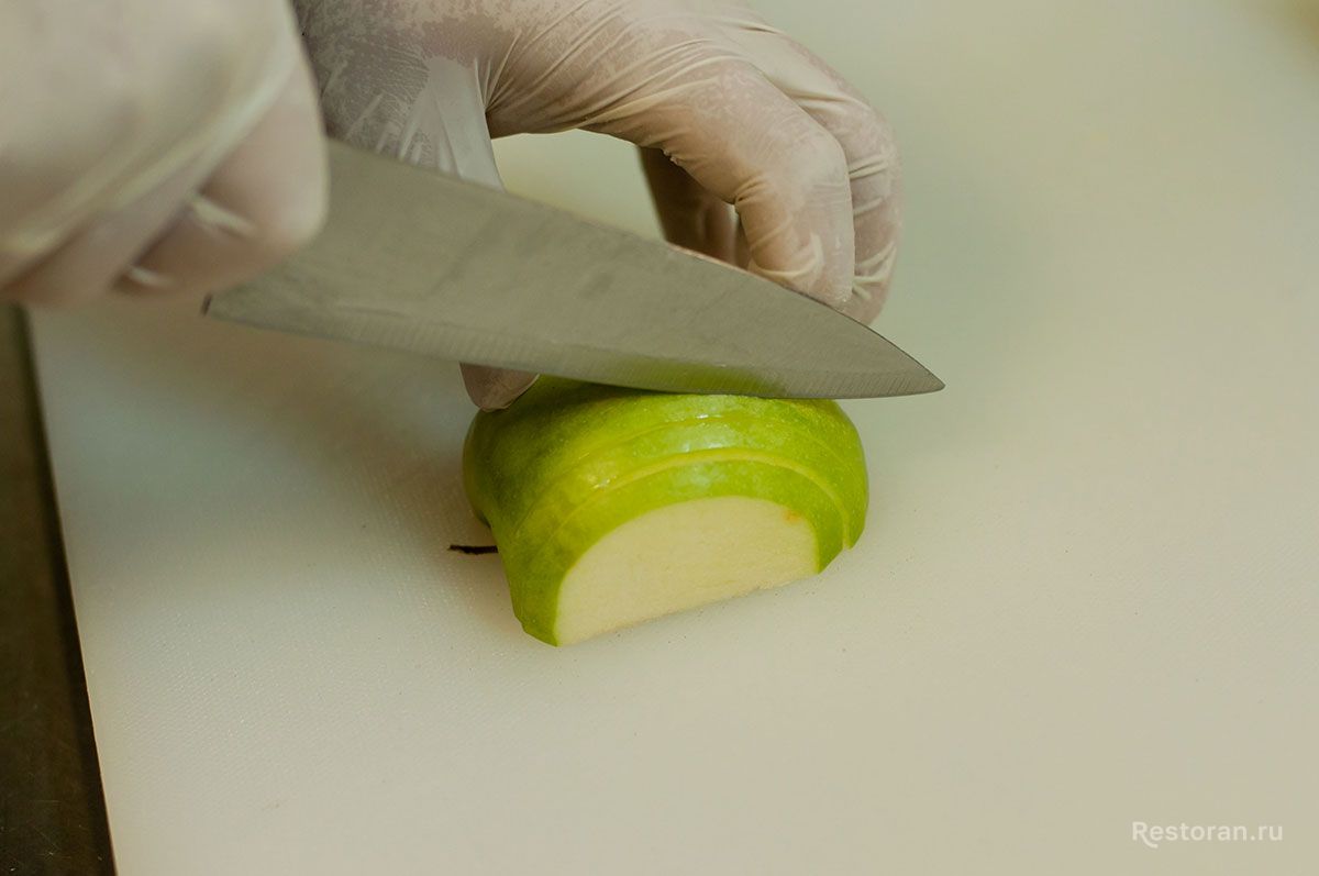 Форшмак из дальневосточной сельди с зеленым яблоком от шеф-повара ресторана DoZari - фотография № 4