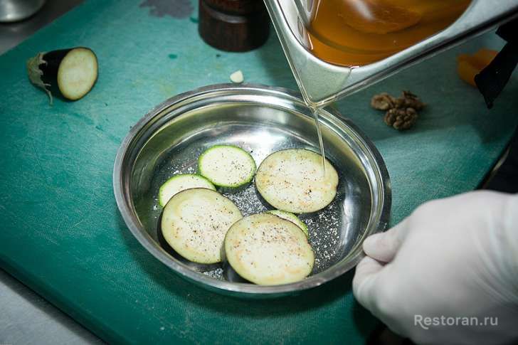Каре ягненка с овощным гратеном и запеченной свеклой от ресторана James Cook - фотография № 22