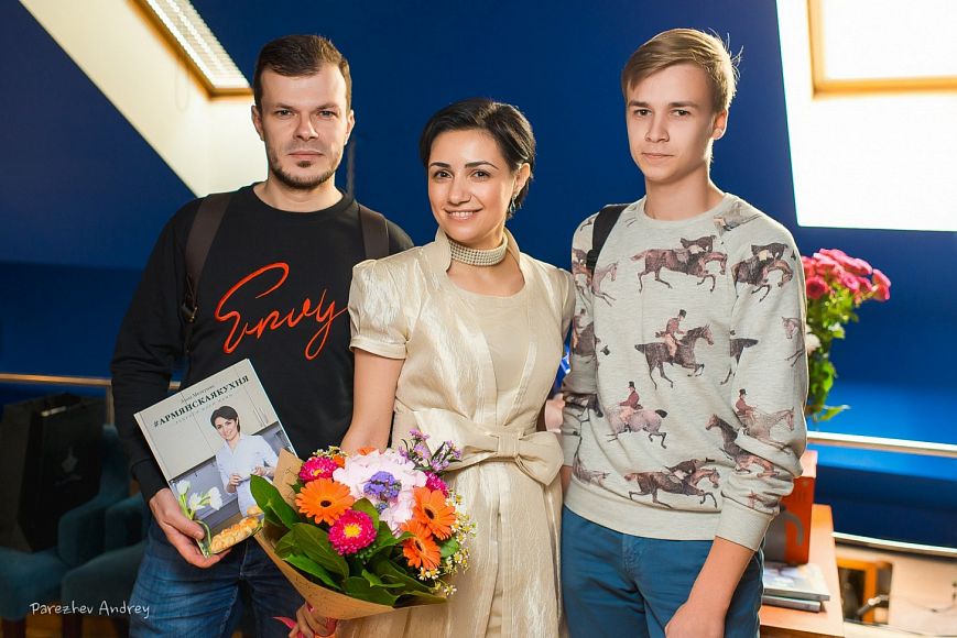 Презентация книги рецептов в ресторане Discovery Club
