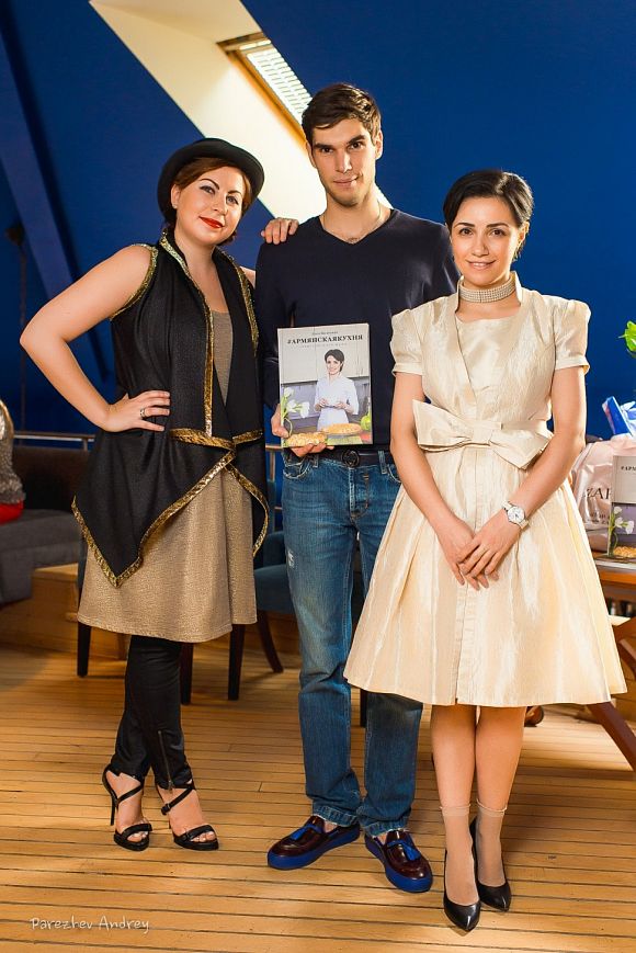 Презентация книги рецептов в ресторане Discovery Club
