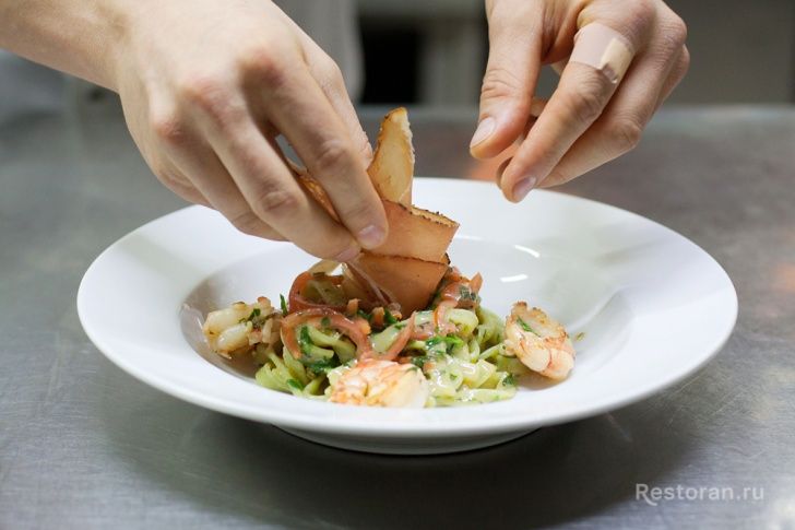 Феттучини-шпинат с креветками и пармской ветчиной из ресторана Osteria Numero Uno - фотография № 22