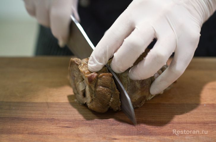 Лопатка ягненка с капоннатой из баклажанов и мясным соусом из ресторана «Светлый» - фотография № 27