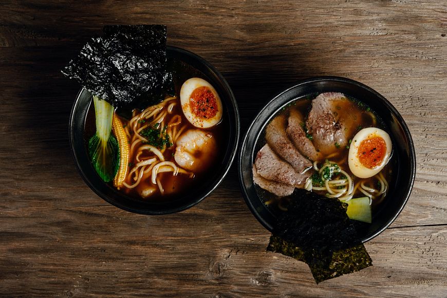 Обед, который мы заслужили — миска супа и чашка саке в ресторане Ikura