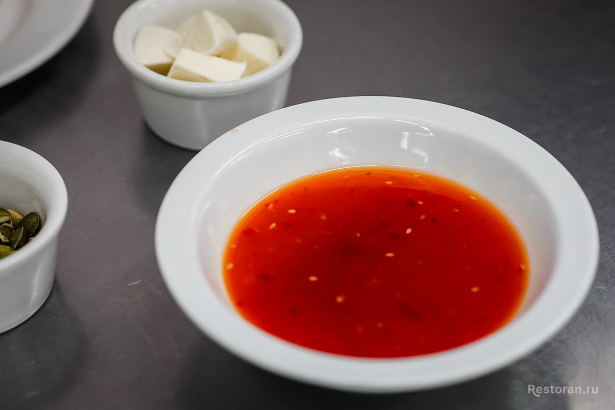 Салат с маринованной куриной грудкой и лососем от ресторана Sasha's Bar - фотография № 2