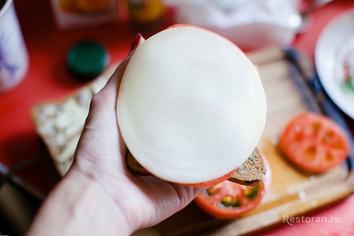 Горячий сэндвич с помидором - фотография № 5