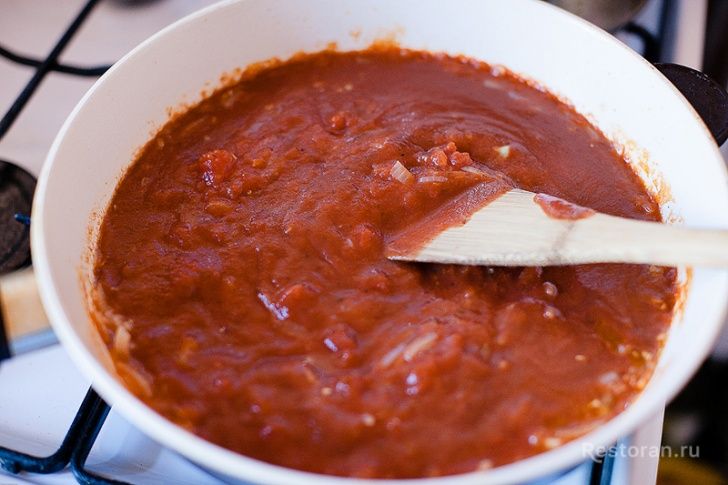 Спагетти с томатным соусом и каперсами - фотография № 4