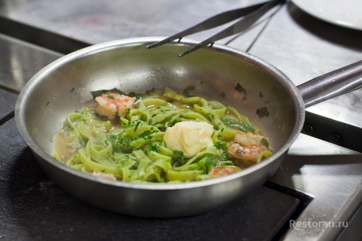 Феттучини-шпинат с креветками и пармской ветчиной из ресторана Osteria Numero Uno - фотография № 15