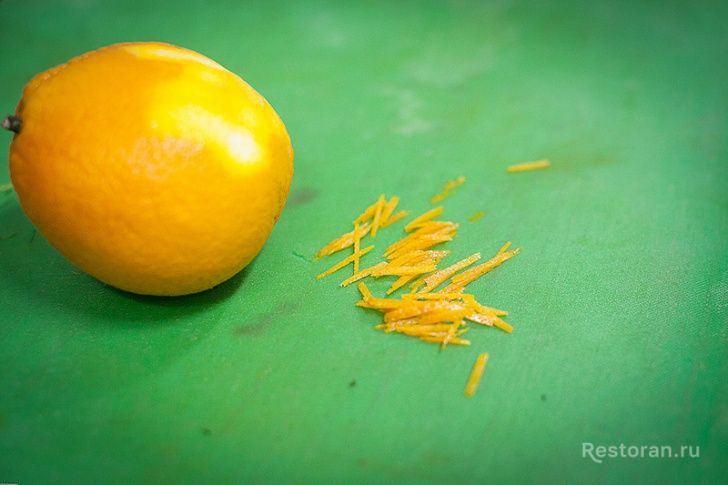 Лосось конфи на салате из фенхеля с клюквой и апельсином - фотография № 9