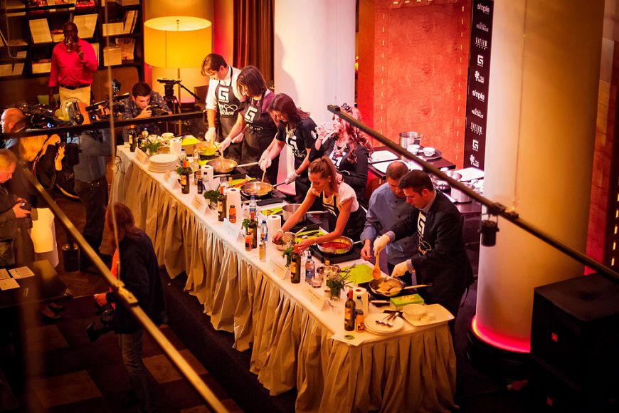 Open Kitchen в ресторане TATLER club: банкиры-гурманы стали кулинарами!
