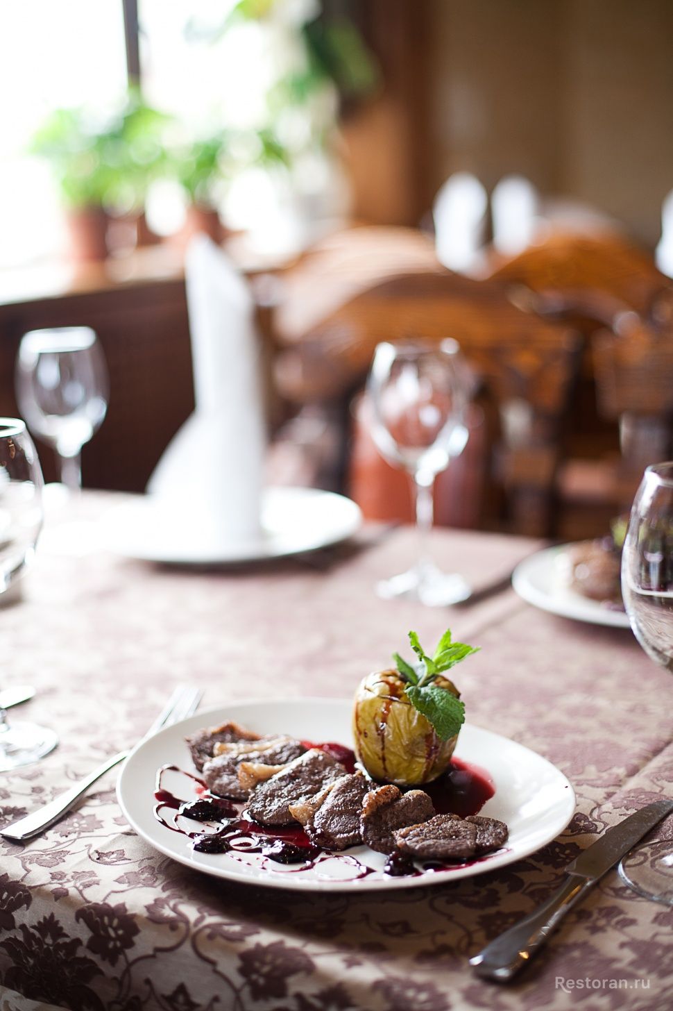 Утиная грудка с вишневым соусом и теплый салат с говядиной от ресторана «Усадьба» - фотография № 24