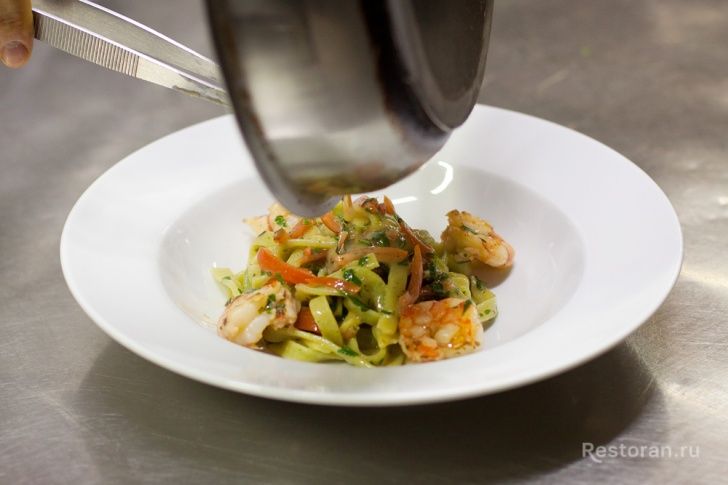 Феттучини-шпинат с креветками и пармской ветчиной из ресторана Osteria Numero Uno - фотография № 21