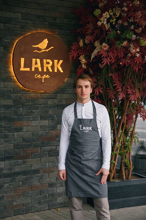 Lark Cafe ужин в Ларк Кафе блюда греческой кухни дзадзики халуми мусака