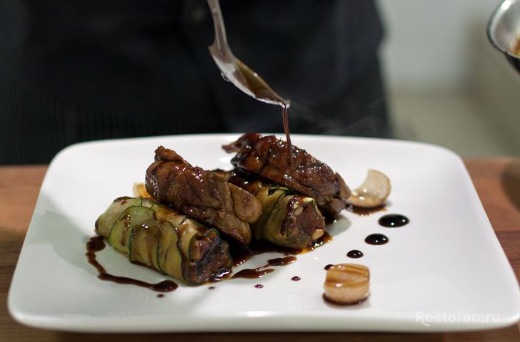Лопатка ягненка с капоннатой из баклажанов и мясным соусом из ресторана «Светлый» - фотография № 35