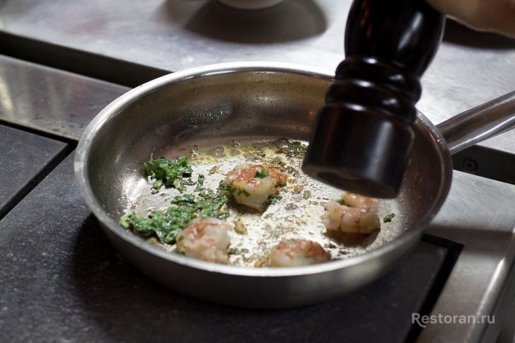 Феттучини-шпинат с креветками и пармской ветчиной из ресторана Osteria Numero Uno - фотография № 10