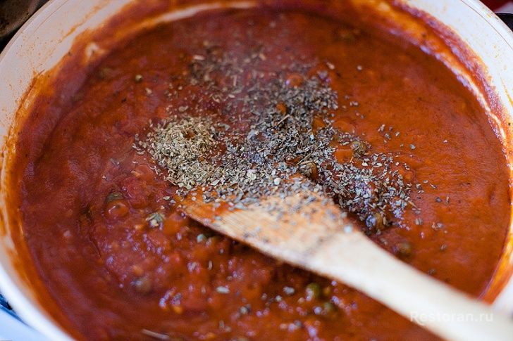 Спагетти с томатным соусом и каперсами - фотография № 5
