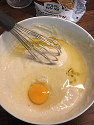Затем добавляем яйцо, соль и растительное масло. Т...