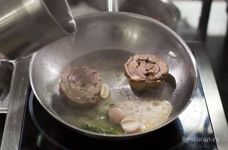 Лопатка ягненка с капоннатой из баклажанов и мясным соусом из ресторана «Светлый» - фотография № 29