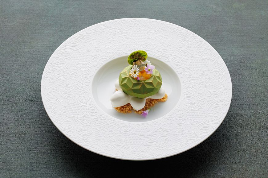 новые сезонные десерты в BUTLER