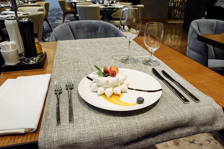LEGENDS, DoubleTree by Hilton Moscow – Vnukovo Airport, вино, десерты