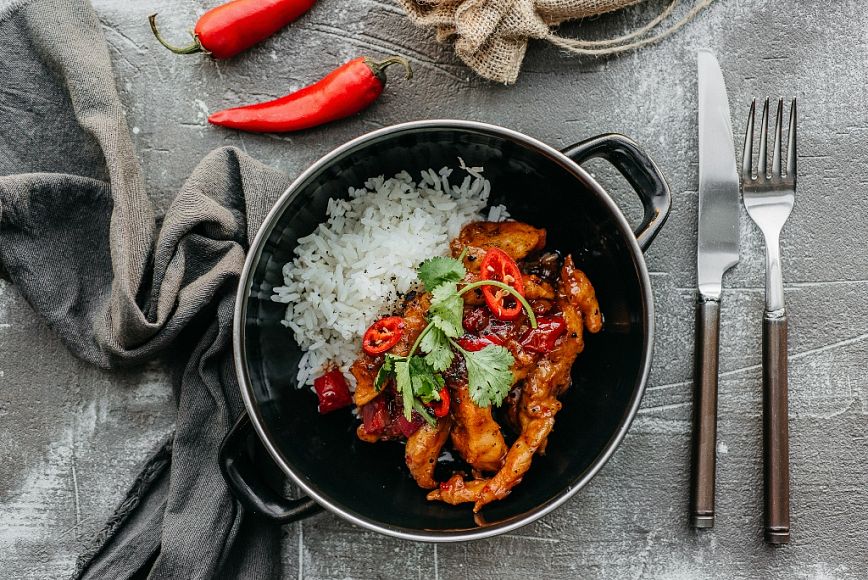 Курица по-тайски с соусом чили и рисом от Александра Борзенко, шеф-повара Craft Kitchen