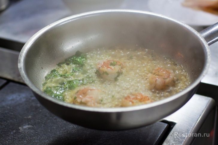 Феттучини-шпинат с креветками и пармской ветчиной из ресторана Osteria Numero Uno - фотография № 12