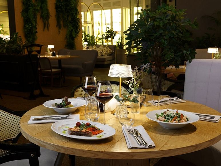 Напитки безлимитно в ресторане Select