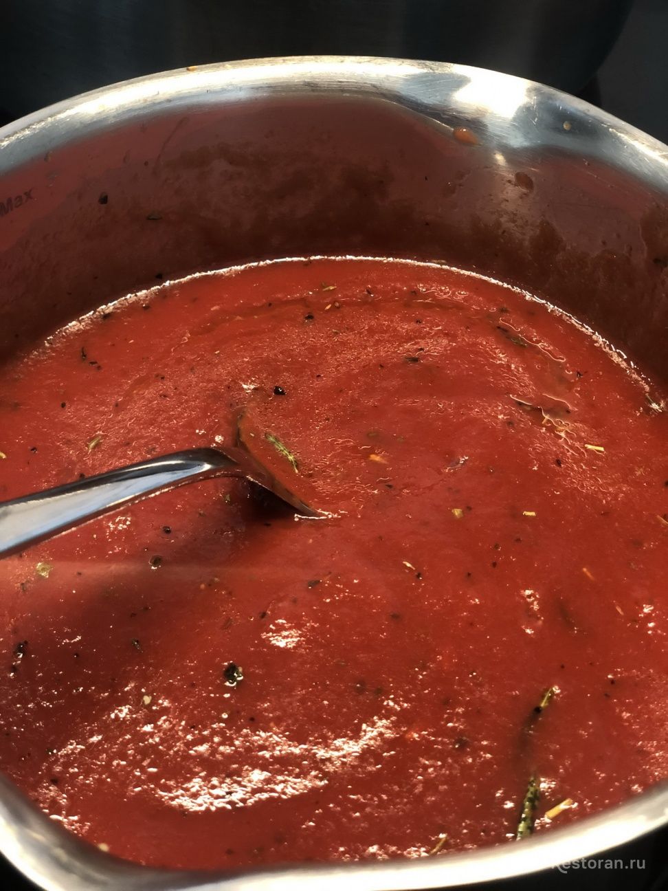 Готовим ньокки с томатным соусом, подкопченными колбасками и розмарином - фотография № 9