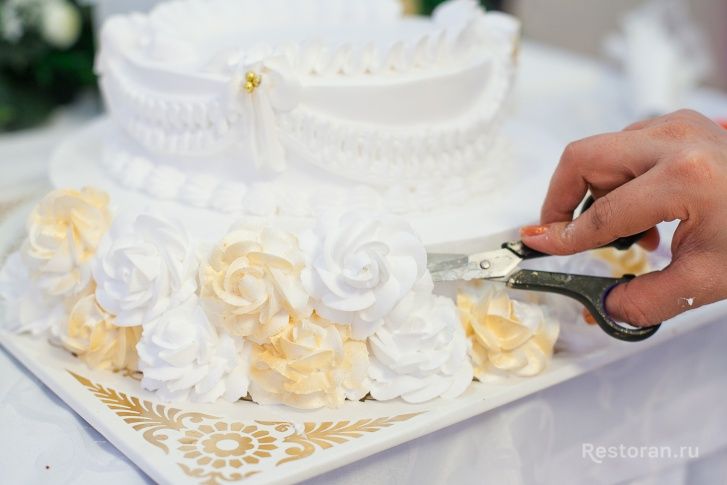 Украшение свадебного торта от ресторана «Оазис» - фотография № 15