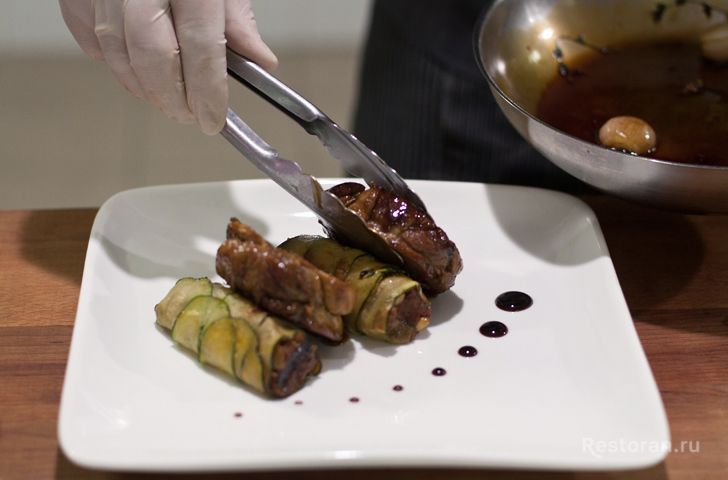 Лопатка ягненка с капоннатой из баклажанов и мясным соусом из ресторана «Светлый» - фотография № 34