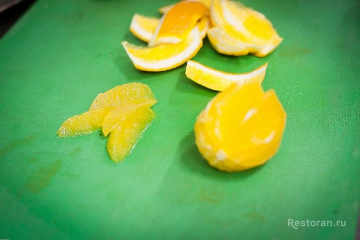 Лосось конфи на салате из фенхеля с клюквой и апельсином - фотография № 12