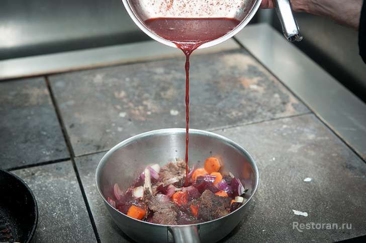 Каре ягненка с овощным гратеном и запеченной свеклой от ресторана James Cook - фотография № 18