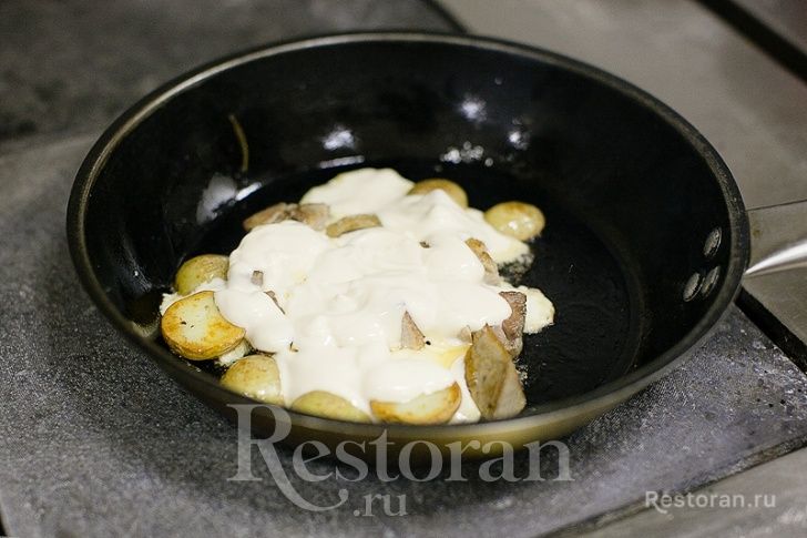 Теплый салат с индейкой и картофелем от ресторана Day & Night Barberry - фотография № 9
