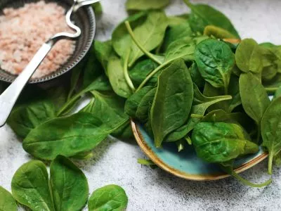 Как правильно приготовить шпинат, чтобы блюда были полезными и вкусными