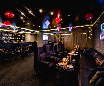 Louis...Restaurant & Karaoke / Луи… Ресторан и Караоке