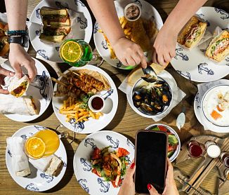 бронировать по телефону