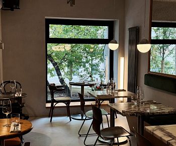 Centrale Bistro by Evgeny Vikentev