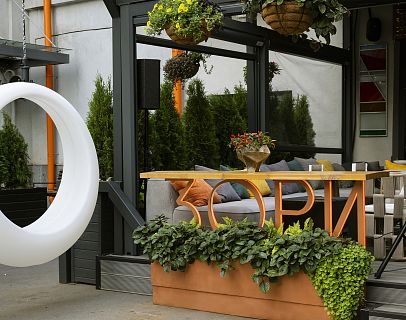 Летняя веранда в ресторане Зори