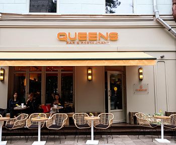 Queens Bar & Restaurant