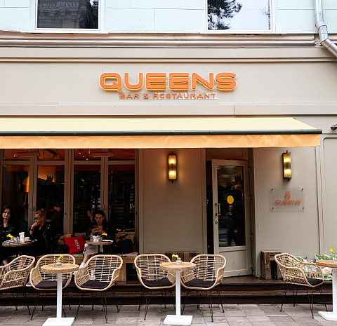 Queens Bar & Restaurant