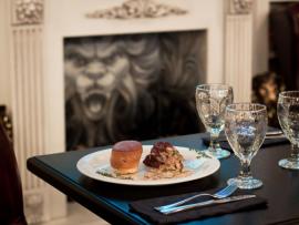 Медальоны из говядины с йоркширским пудингом от ресторана Chelsea GastroPub