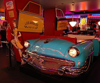 Beverly Hills Diner / Беверли Хиллс Дайнер (Никольская) закрыт